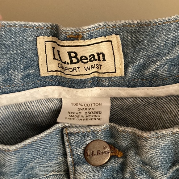 L.L. Bean Men’s Comfort Waist Jeans - Picture 2 of 5